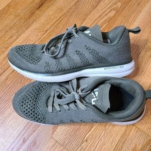 APL Size 7 Womens Techloom Pro Cashmere Blend Sneakers in Olive Green